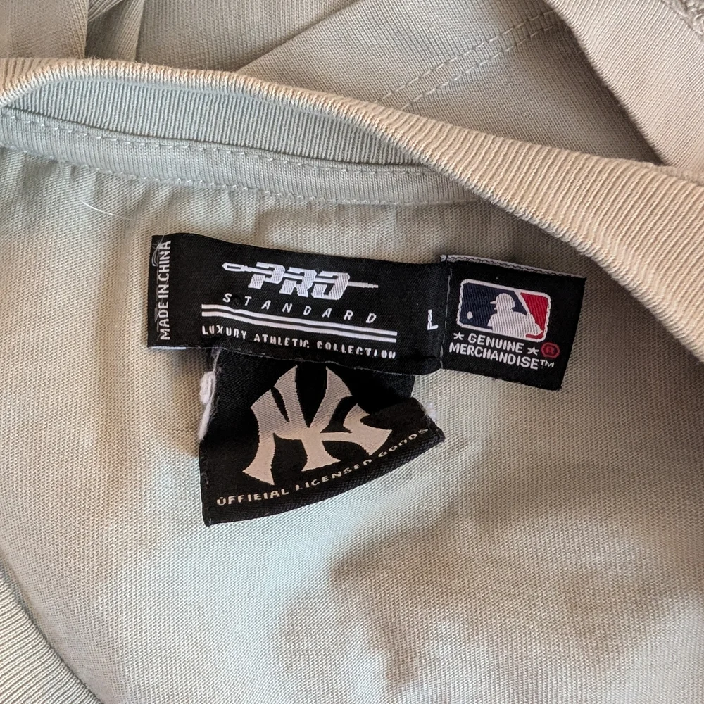 New York Yankees Embroidered Logo  Crew Neck Shirt Sleeve Tee